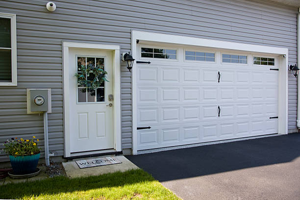 24/7 Emergency Garage Door Panel Replacement experts in Madison, MS